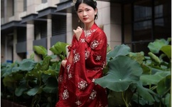 王冰冰是97年还是90年